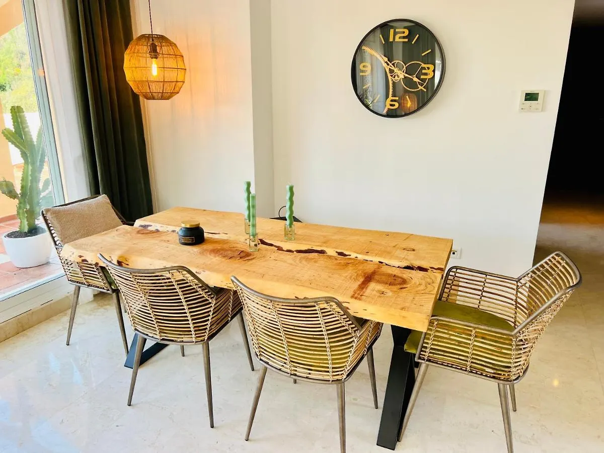 Penthouse Au Calme Avec Vue Mer Nature Environnante Et Tres Grandes Terrasses Marbella Apartment