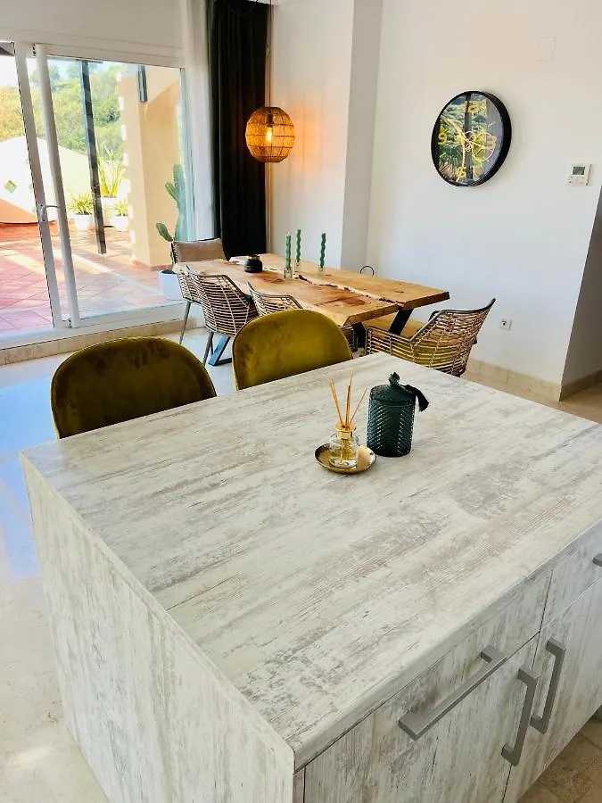 Apartment Penthouse Au Calme Avec Vue Mer Nature Environnante Et Tres Grandes Terrasses Marbella