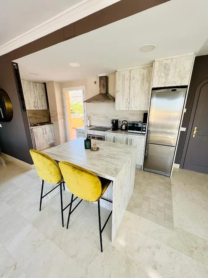 Penthouse Au Calme Avec Vue Mer Nature Environnante Et Tres Grandes Terrasses Marbella