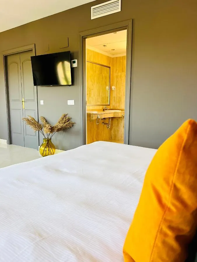 Penthouse Au Calme Avec Vue Mer Nature Environnante Et Tres Grandes Terrasses Marbella