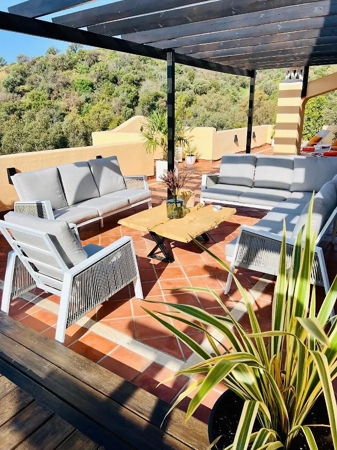 Penthouse Au Calme Avec Vue Mer Nature Environnante Et Tres Grandes Terrasses Marbella