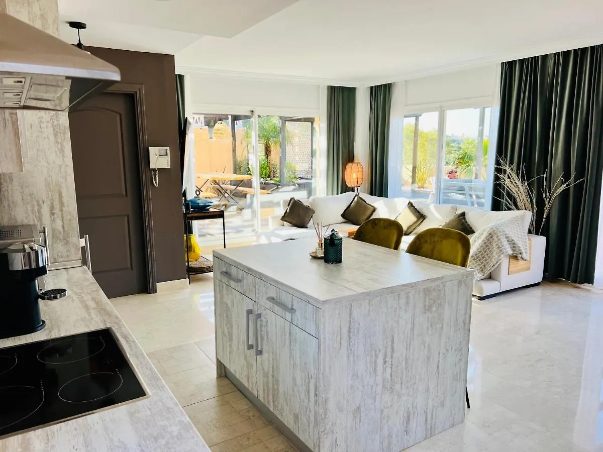 Penthouse Au Calme Avec Vue Mer Nature Environnante Et Tres Grandes Terrasses Marbella